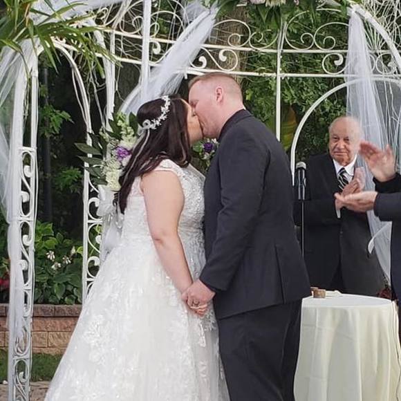 Meet your Posher, Lionesa - Picture 1 of 1